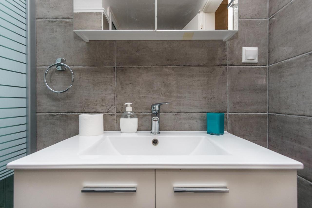 C.4 Red Rose #Colony_Central_Apartment Salonicco Esterno foto